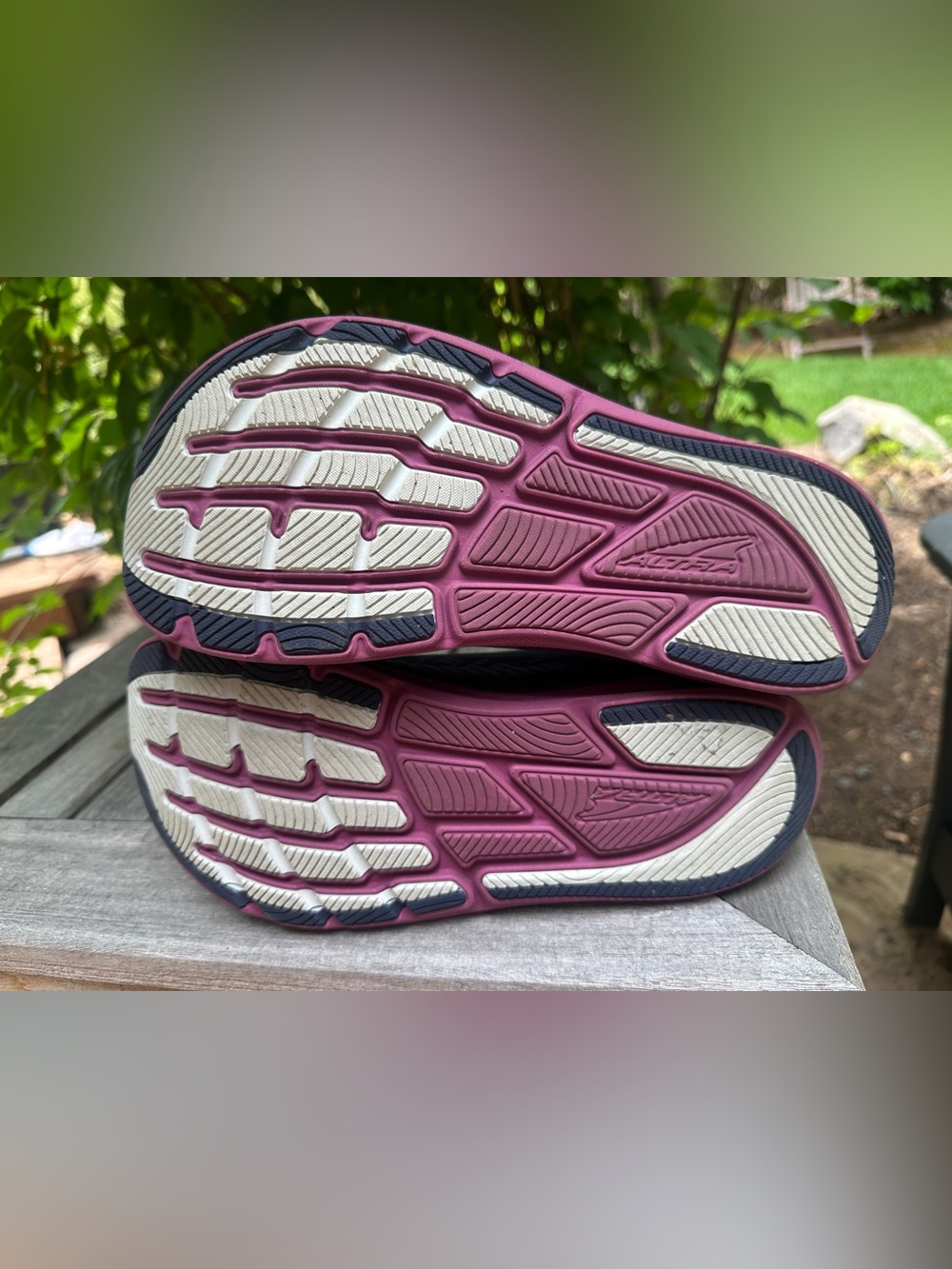 Altra Women's Torin 8 size 9 - Picture 3 of 7